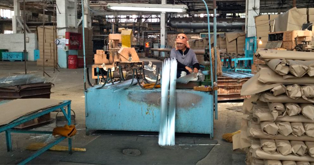 Минсоцтруда будет устраивать безработных граждан на Майлуу-Сууйский ламповый завод изображение публикации