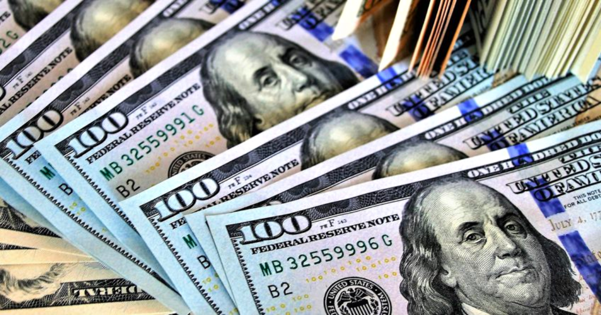 Официальный курс доллара к сому вырос на 2.5% с начала года