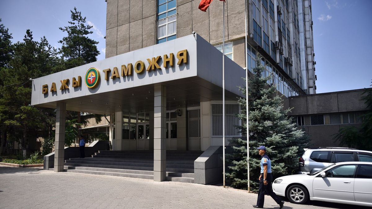 В Кыргызстане значительно увеличились сборы таможенных платежей - график с впечатляющими результатами