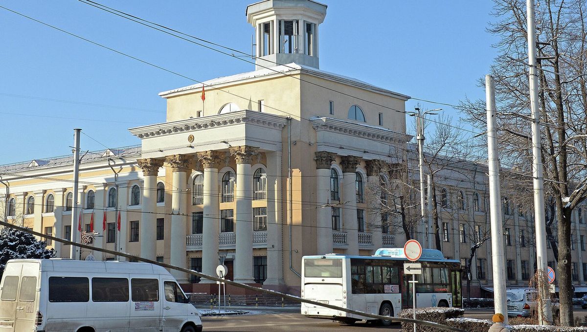 Нацбанк хочет на время разрешить межбанковские платежи в иностранной валюте