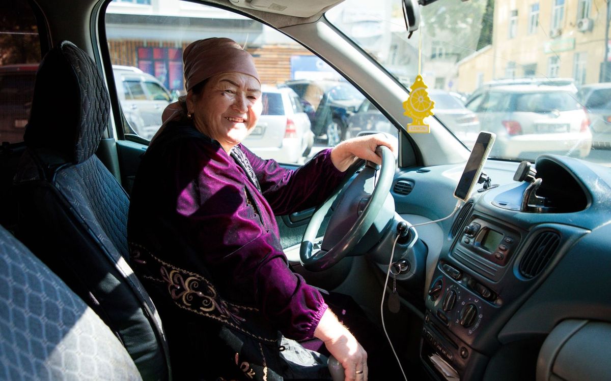 65-летняя таксист-апа из Кой-Таша: «Я люблю людей и для них работаю!»