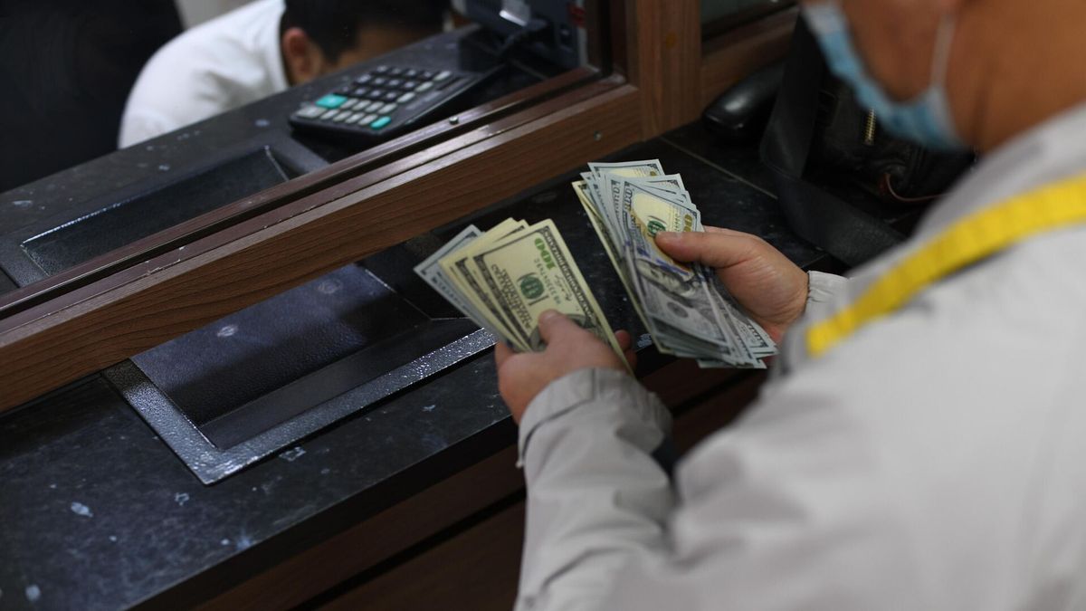 Нацбанк приостановил лицензии трех обменных бюро