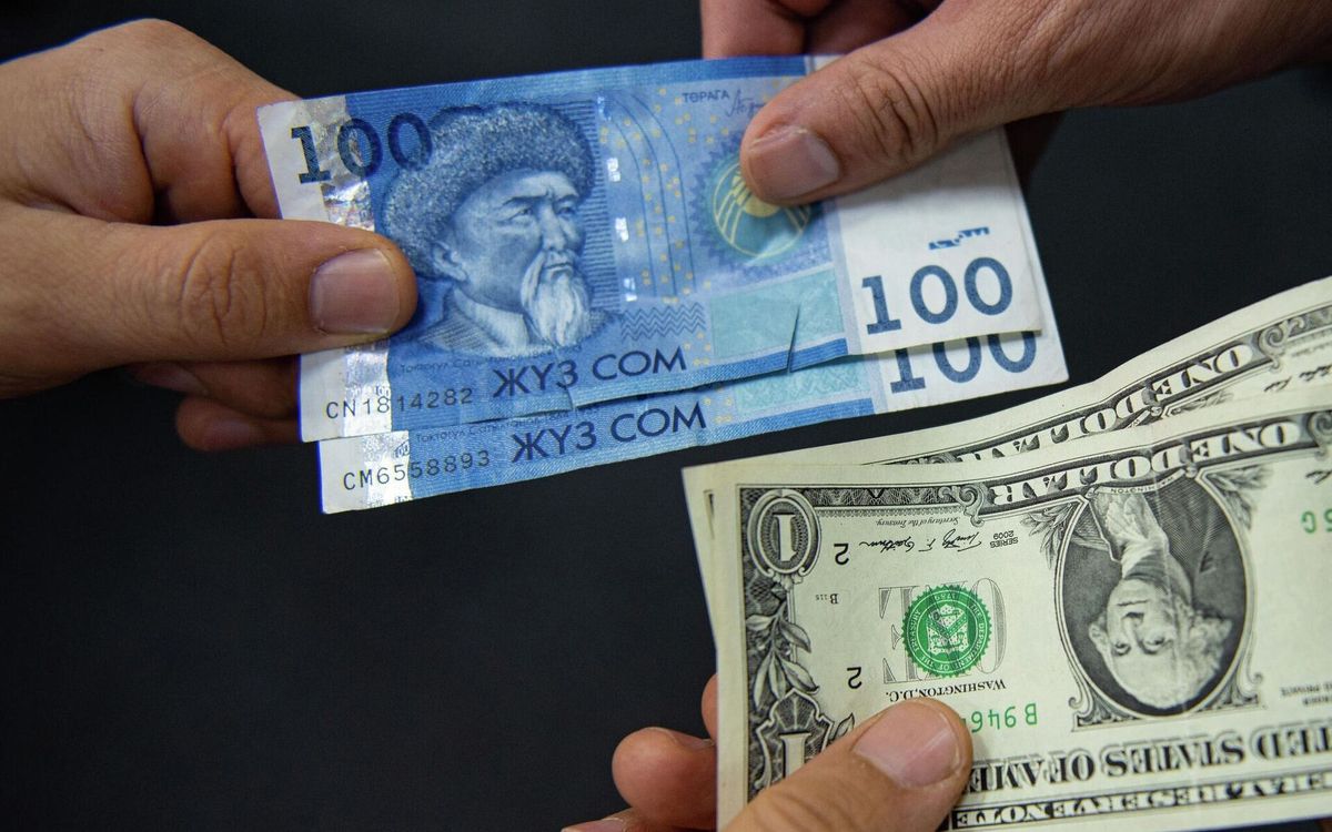 Где поменять ветхие сомы и доллары? Ответ Нацбанка