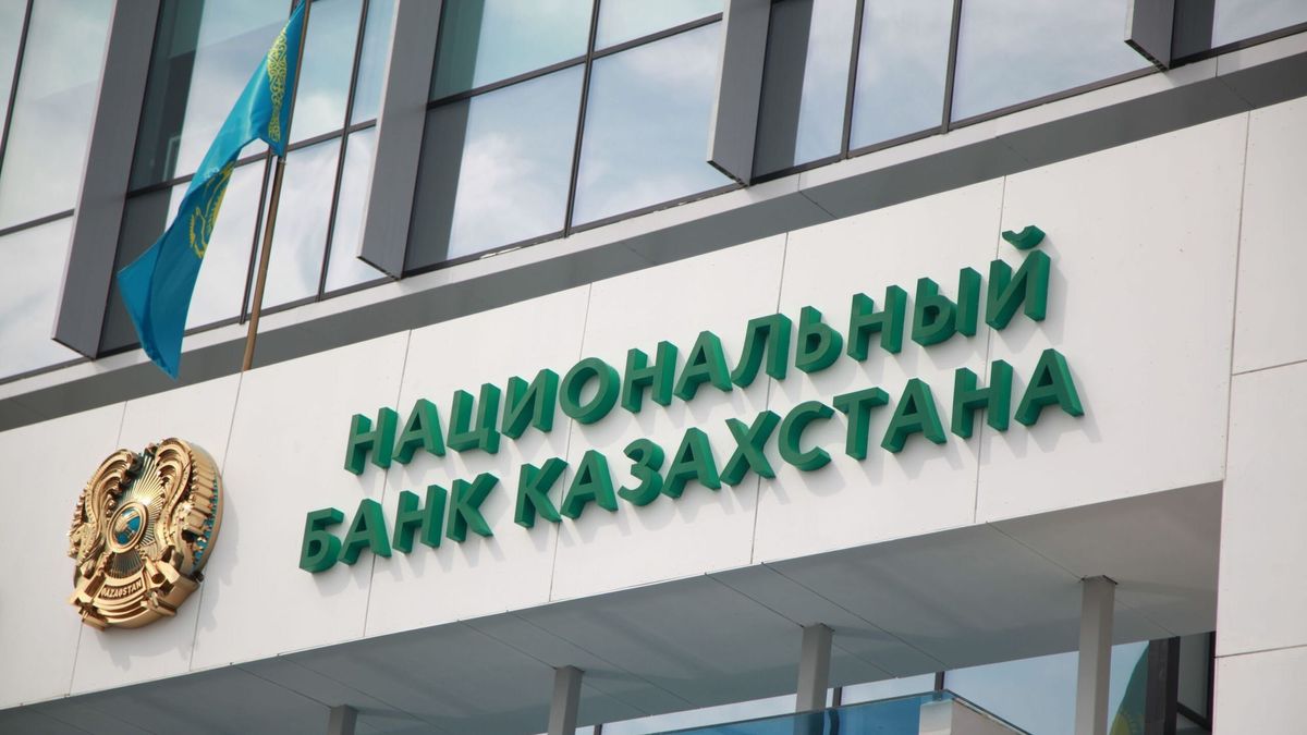 Нацбанк Казахстана хочет ужесточить правила выдачи банковских карт иностранцам