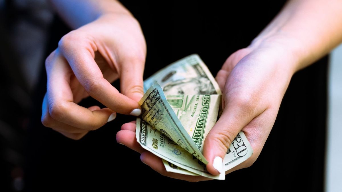 Рыночный курс 30 ноября — доллар по 89 сомов