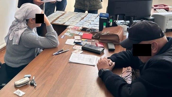 Замглавы Кун-Чыгышского айыл окмоту задержан при передаче взятки сотруднику ГКНБ