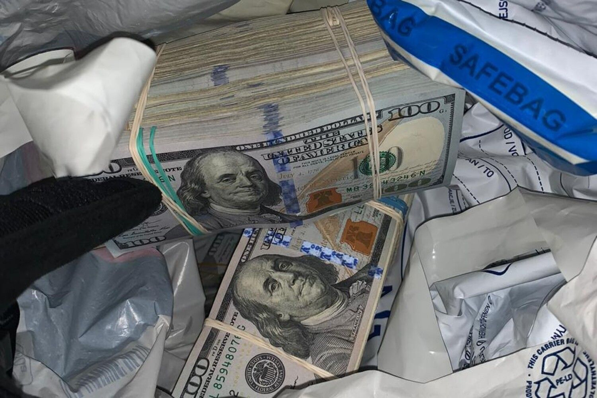 Валютчики из Намангана пытались вывезти из РУз в Кыргызстан почти $600 тысяч
