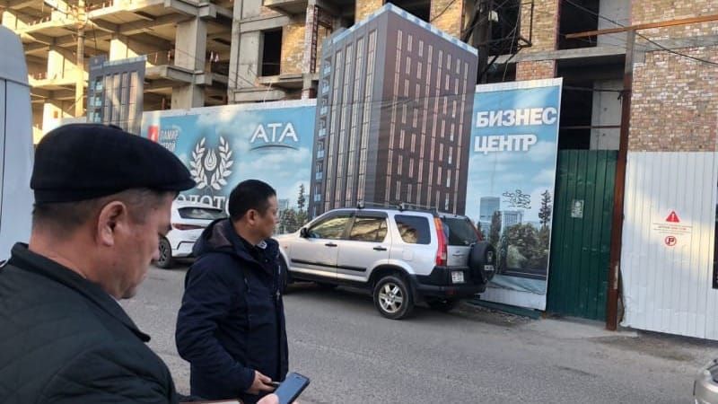 В Бишкеке девять стройкомпаний оштрафовали за антисанитарию и разрушенные дороги