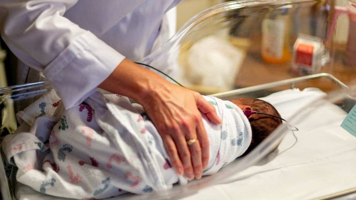В КР хотят создать госфонд помощи детям с тяжелыми заболеваниями – но мешает закон об НКО