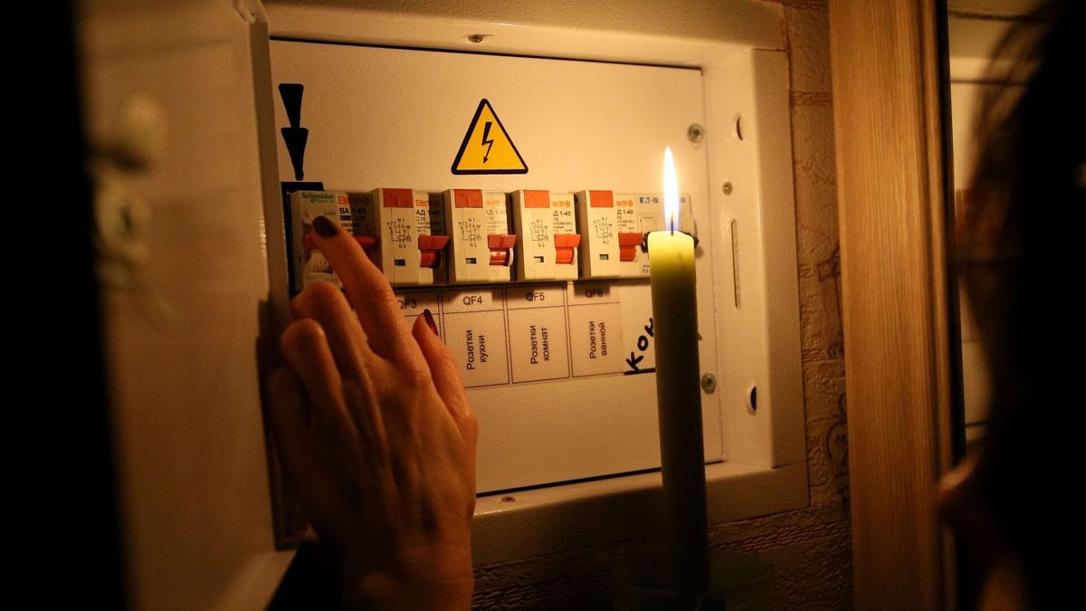 В Бишкеке завтра отключат более 3.8 тысячи абонентов за неуплату электроэнергии
