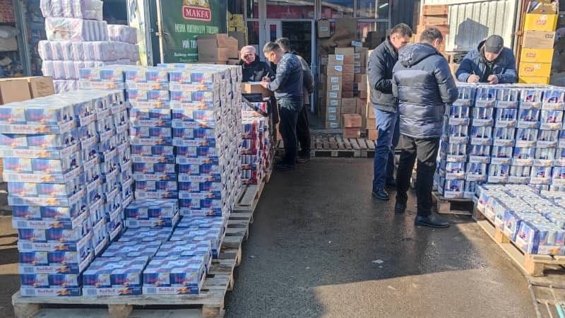 Налоговая служба изъяла в Бишкеке крупную партию контрафактных энергетиков