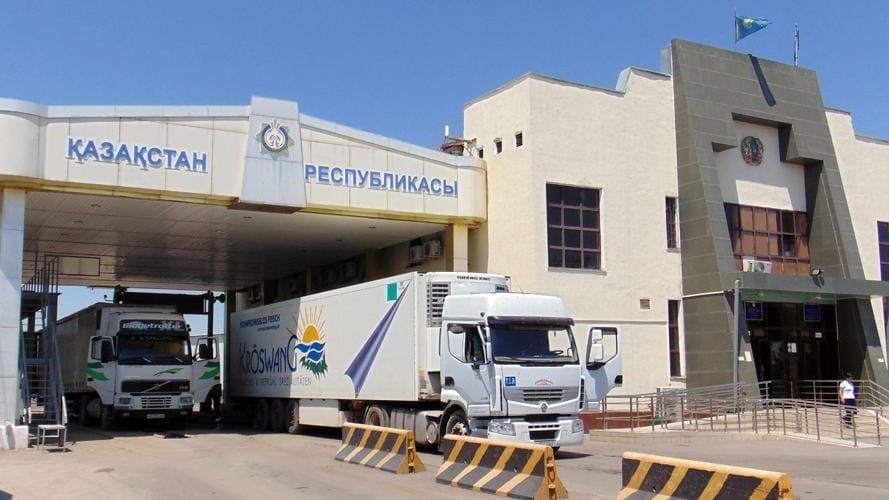 Таможенники РК временно не будут обмениваться информацией с Кыргызстаном – каковы причины?