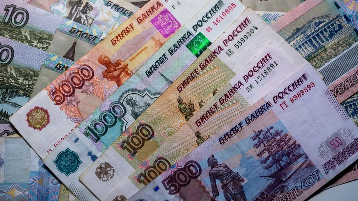 Рубль подорожал на 0.5% – официальные курсы валют