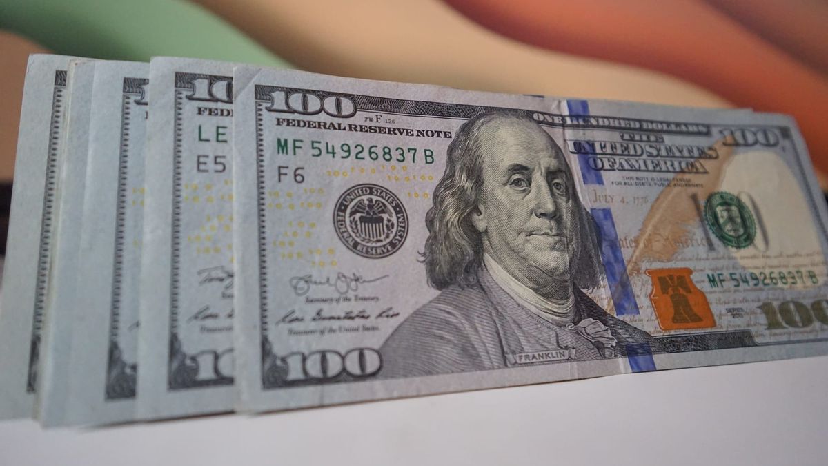 Комбанки Кыргызстана приобрели на валютных торгах почти $10 млн