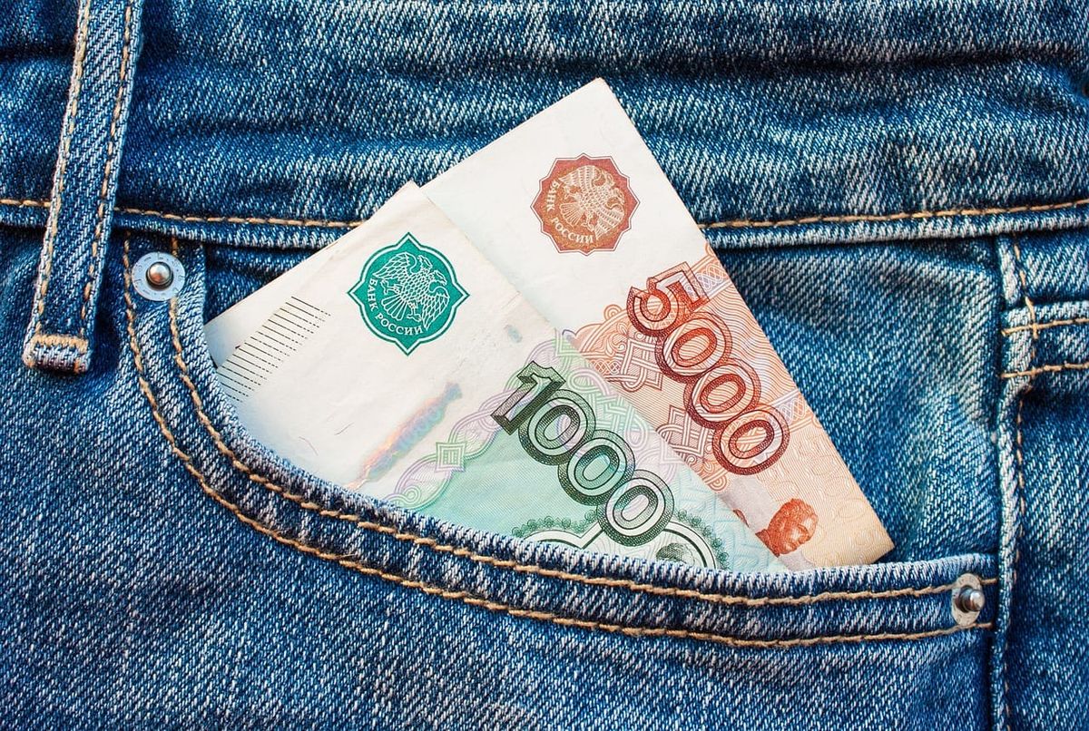 Курс валют на Моссовете: российский рубль сравнялся с сомом