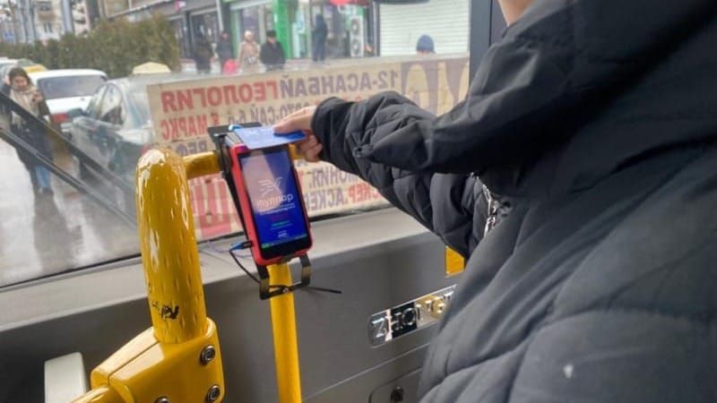 Сколько денег сэкономили бишкекчане на оплате проезда QR-кодом?