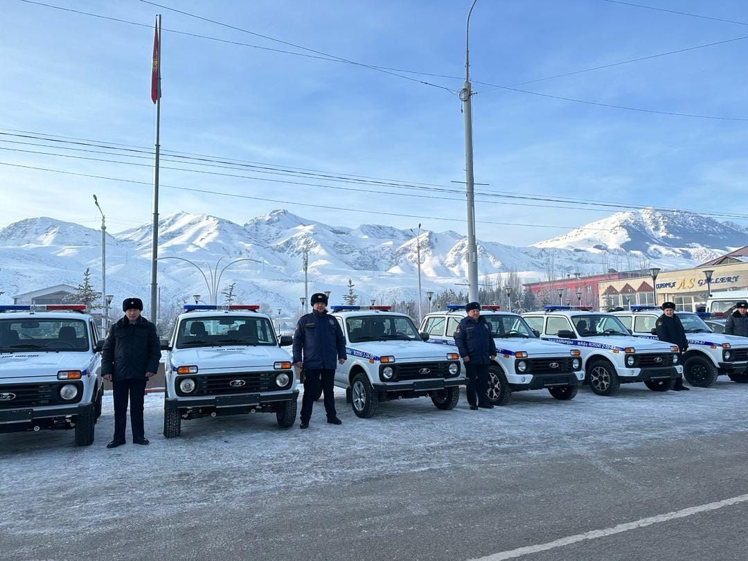 МВД КР передало 10 новых автомобилей «Нива» УВД Нарынской области