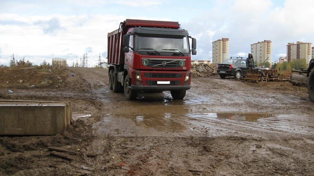 Стройкомпании оштрафовали на 92 тысячи сомов за отсутствие мойки для колес машин