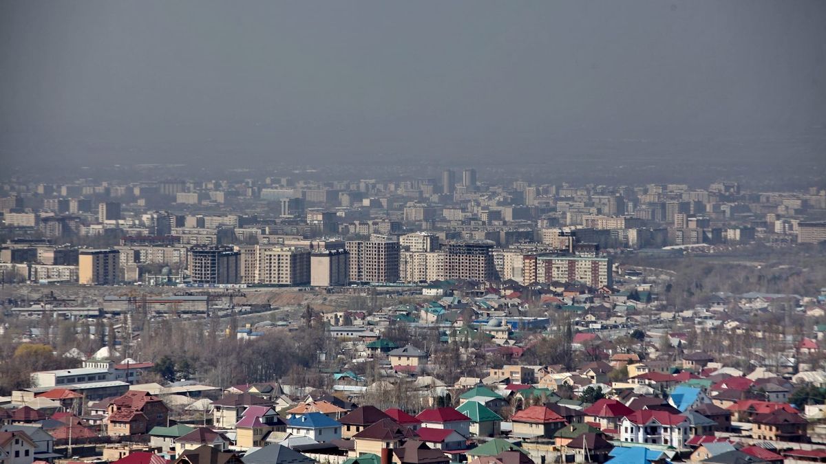 Режим ЧС в связи с ураганом в Бишкеке объявлен на три дня – мэрия