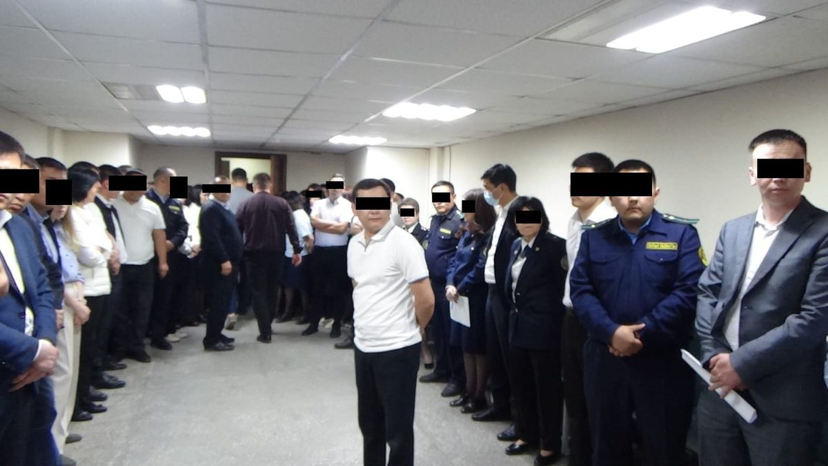 ГКНБ задержал инспекторов УГНС по Первомайскому району столицы за регулярные поборы с предпринимателей