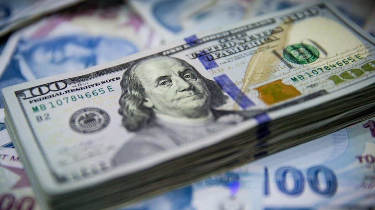 Нацбанк провел обратную интервенцию и скупил на рынке почти $26 млн