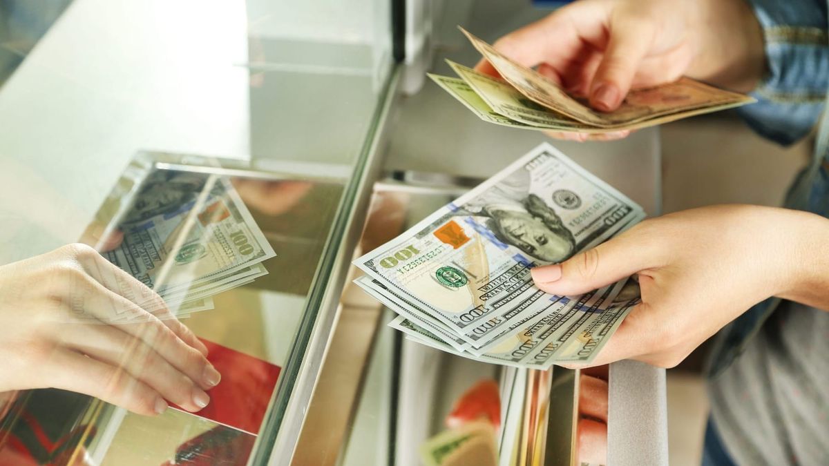 Нацбанк приостановил лицензию обменного бюро, расположенного возле КПП «Достук»
