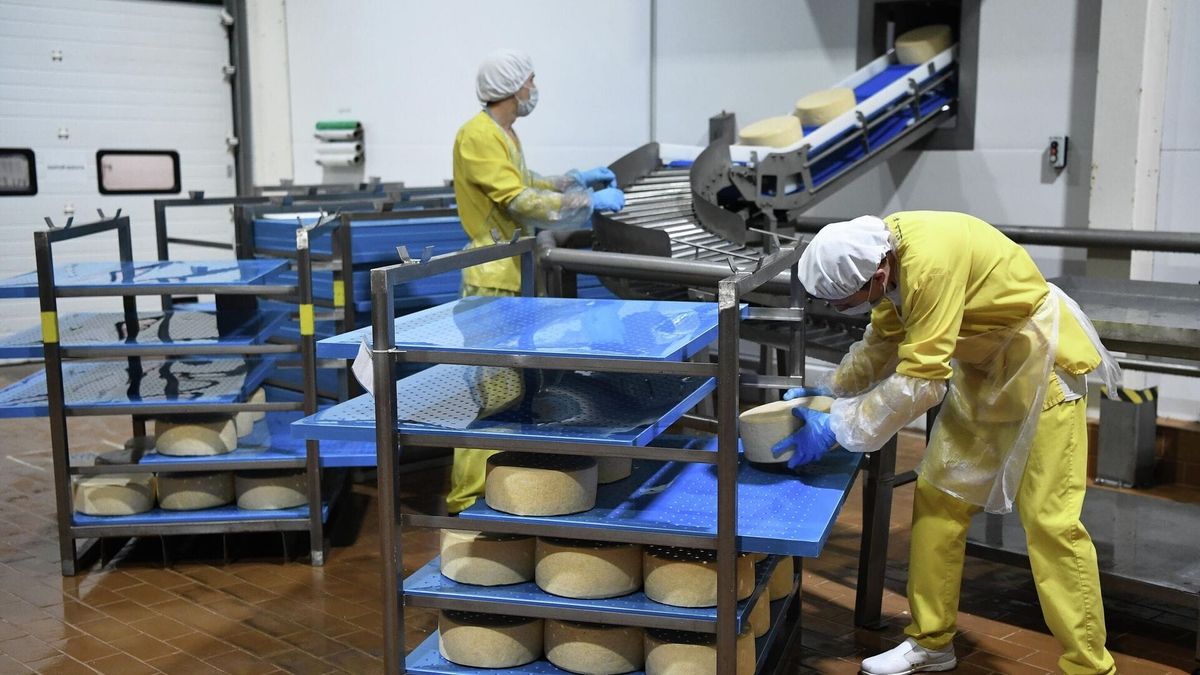 Работникам в КР выплатили просроченную зарплату на 25.9 млн сомов