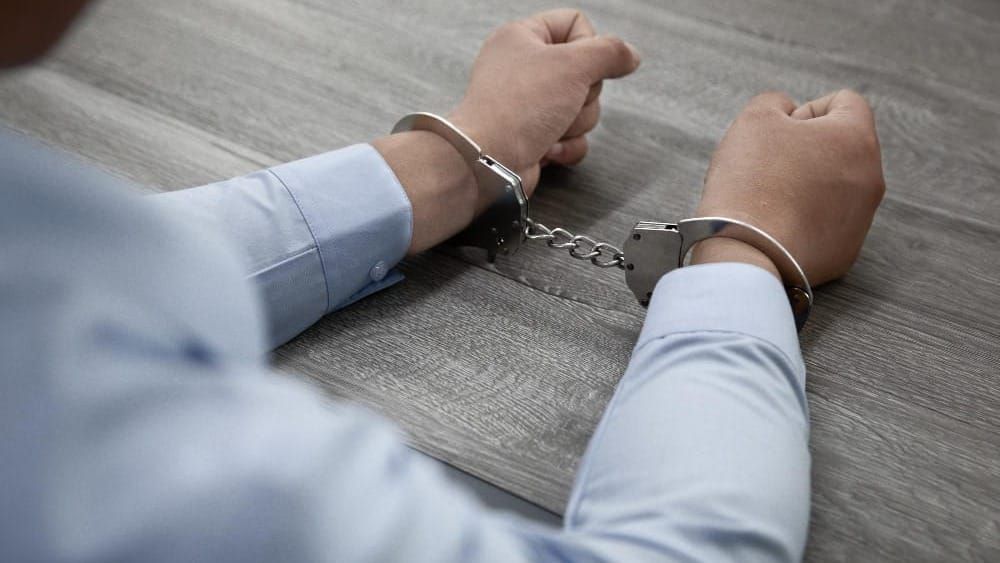 Должностным лицам грозит до 1 млн сомов штрафа или два года тюрьмы за препятствие бизнесу в КР
