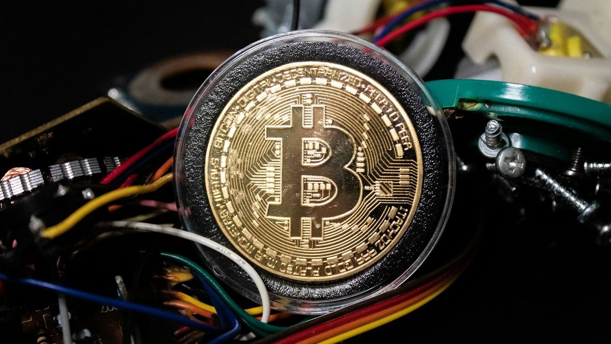 Россия легализовала майнинг, а также расчеты и биржевые торги криптовалютой