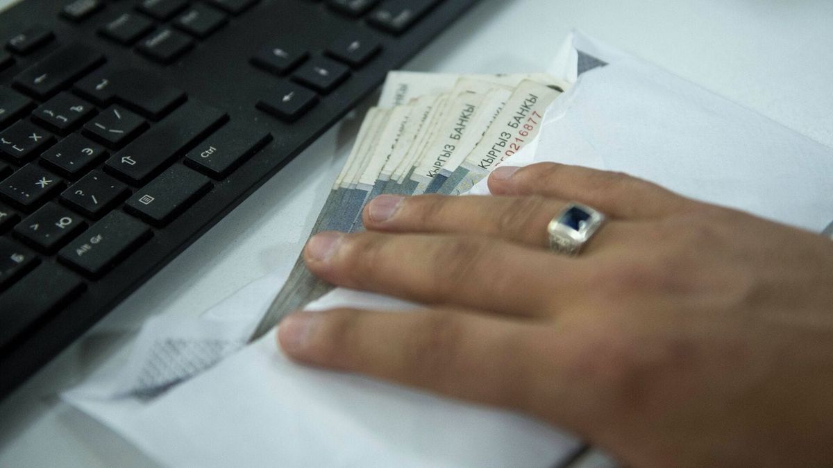ГКНБ напомнил руководителям школ и детсадов об уголовной ответственности за взятки