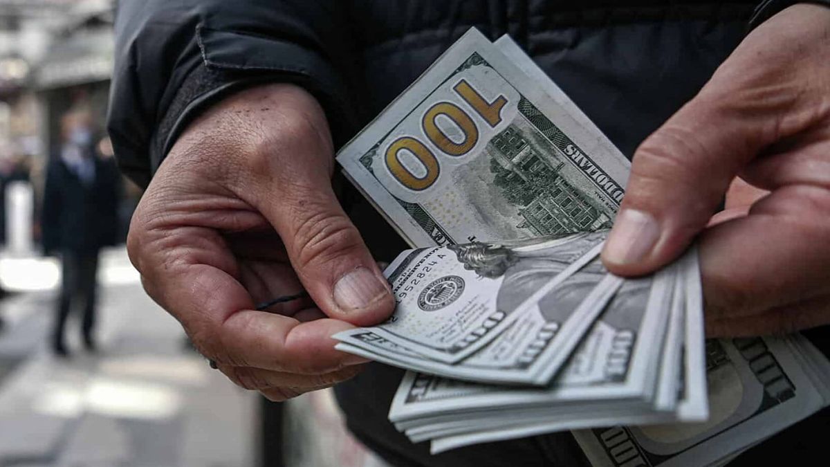 На КПП «Достук» снова незаконно обменивали валюту – нарушителей оштрафовали