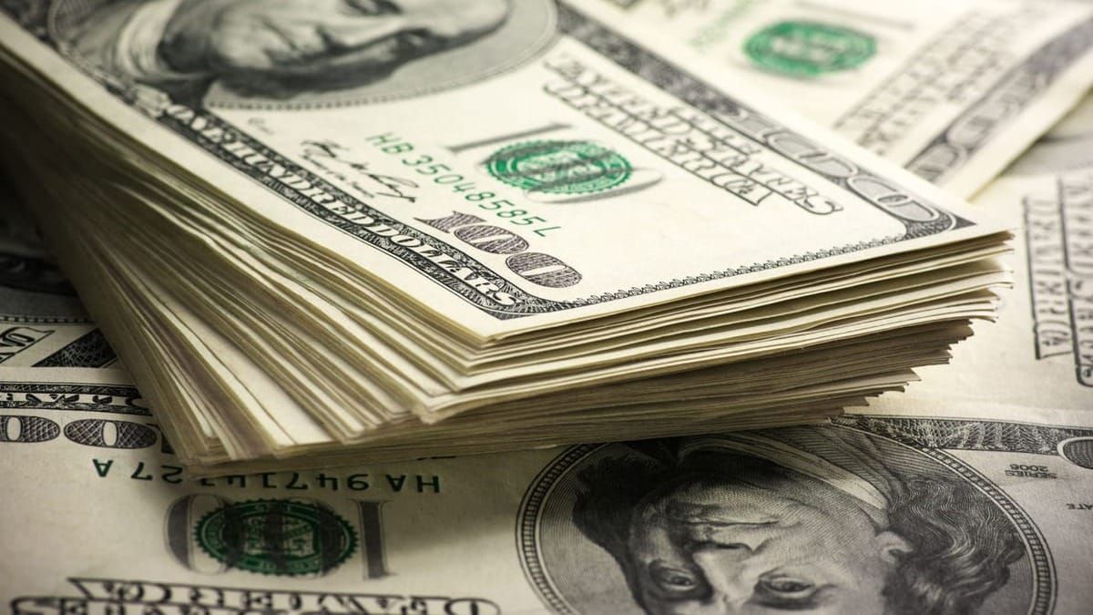 Нацбанк начал покупать доллары – проведена интервенция на $22.5 млн