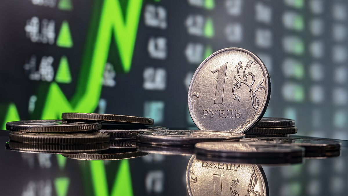 Основные валюты, кроме рубля, просели к сому — курс НБ КР на 3 сентября