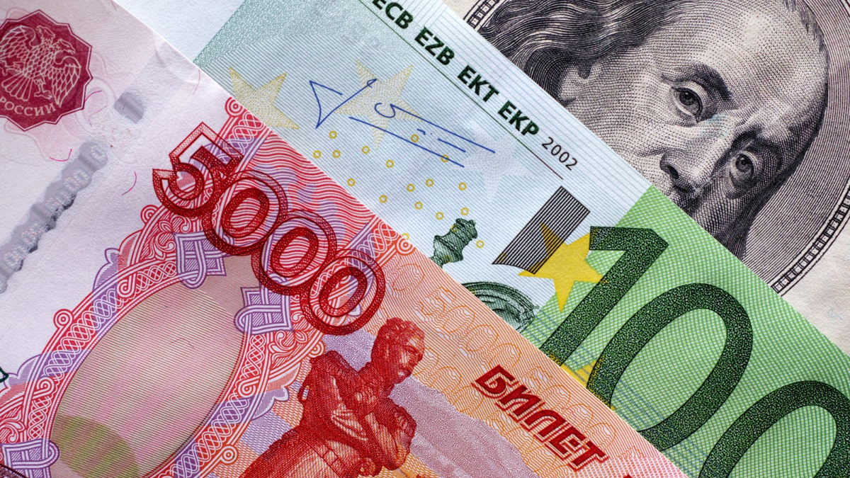 Евро и доллар просели к сому — курс валют на Моссовете и в банках КР 3 сентября