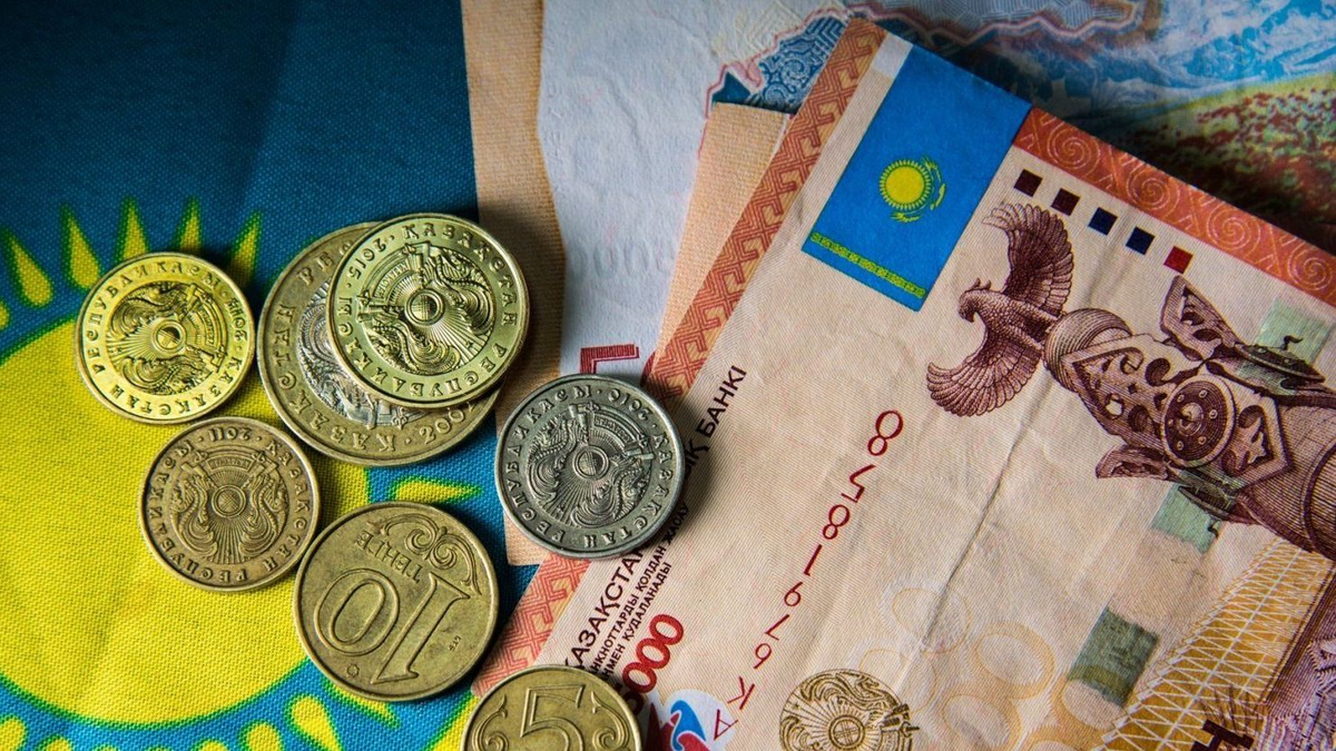 Тенге продолжает расти, в отличие от евро, рубля и юаня – курс НБ КР на 11 сентября