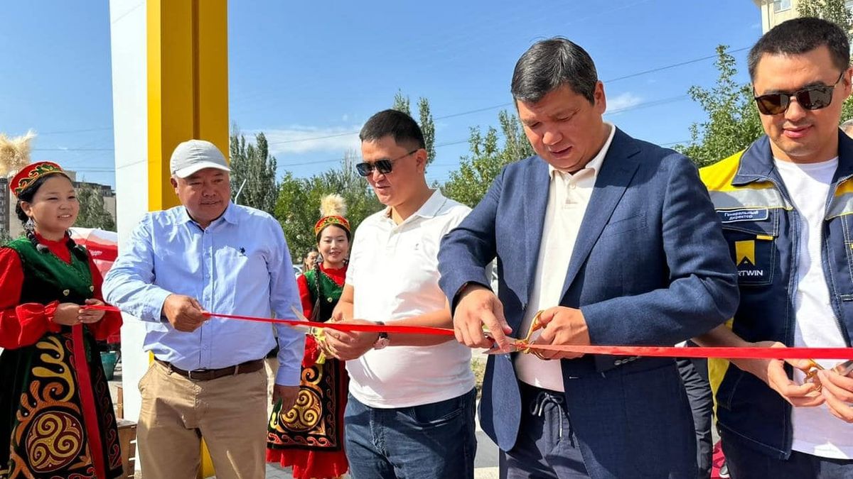 На месте снесенного кафе «Батуми» открыли парк с участием Орунтаева