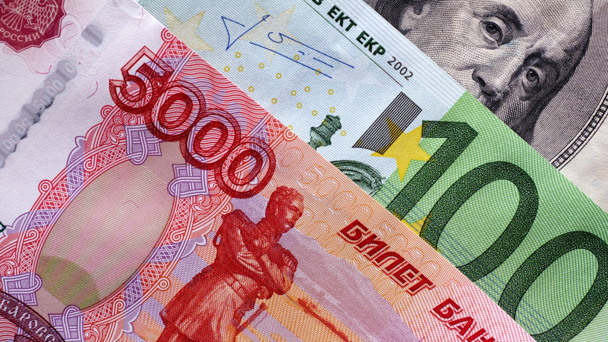 Евро, рубль и юань подешевели к сому — курс НБ КР на 12 ноября