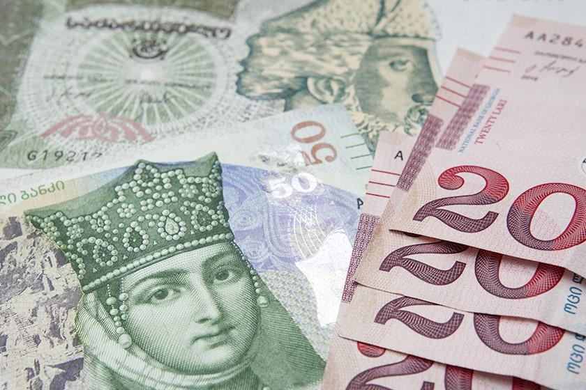 Как менялись курсы мировых валют к сому: данные Нацбанка за неделю