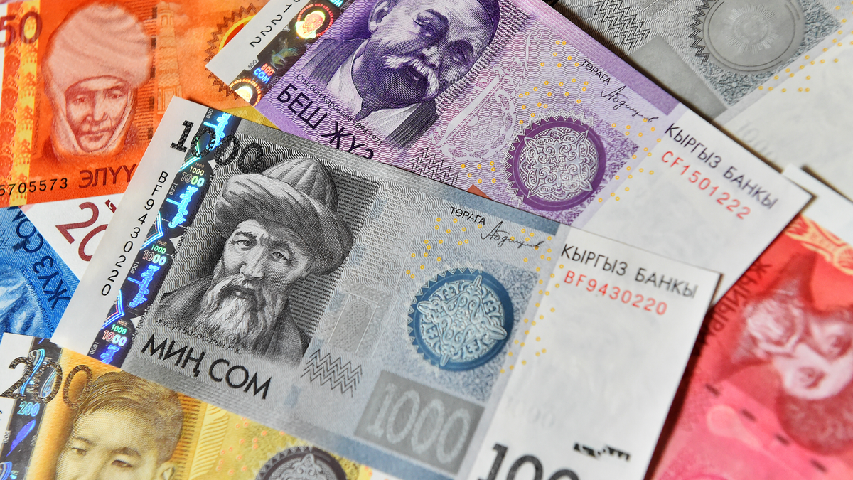 Сом укрепился ко всем валютам — курс НБ КР на 20 декабря