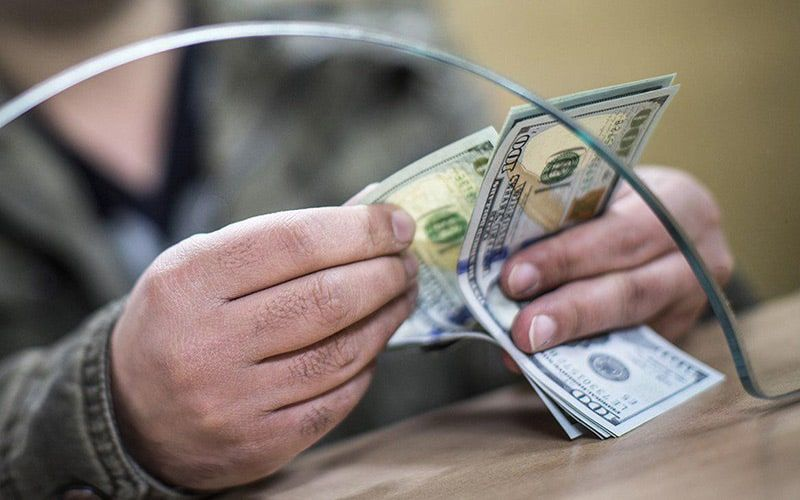 В Баткенской области гражданина оштрафовали за незаконный обмен валюты