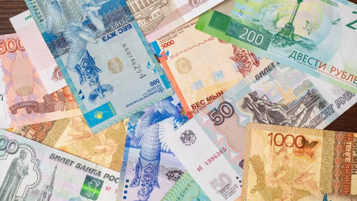 Рубль и тенге укрепились к сому — курс НБ КР на 10 декабря
