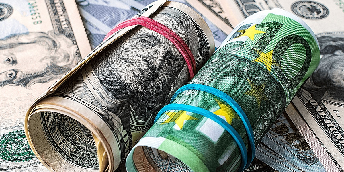 Рубль просел к сому, доллар и евро укрепились — курс НБ КР на 1 апреля