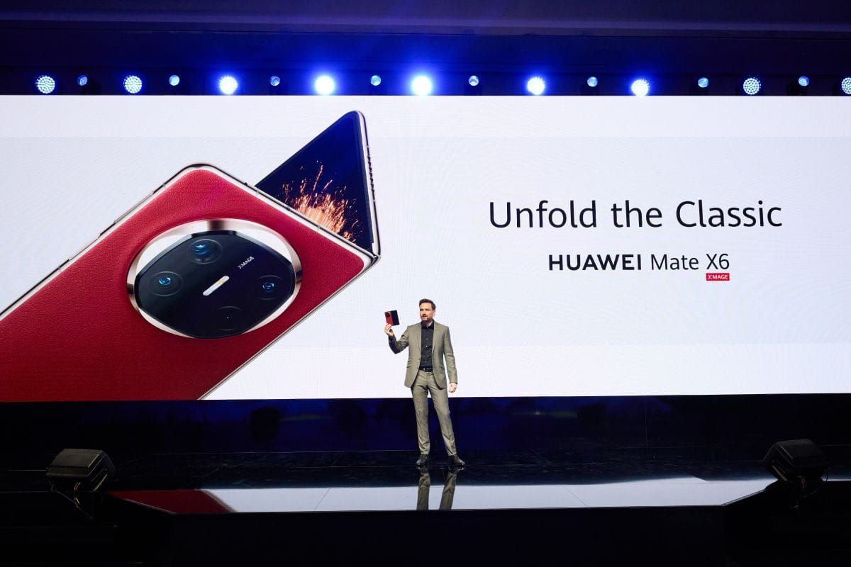 Компания Huawei представила новый складной смартфон и другие флагманские устройства на презентации в Дубае