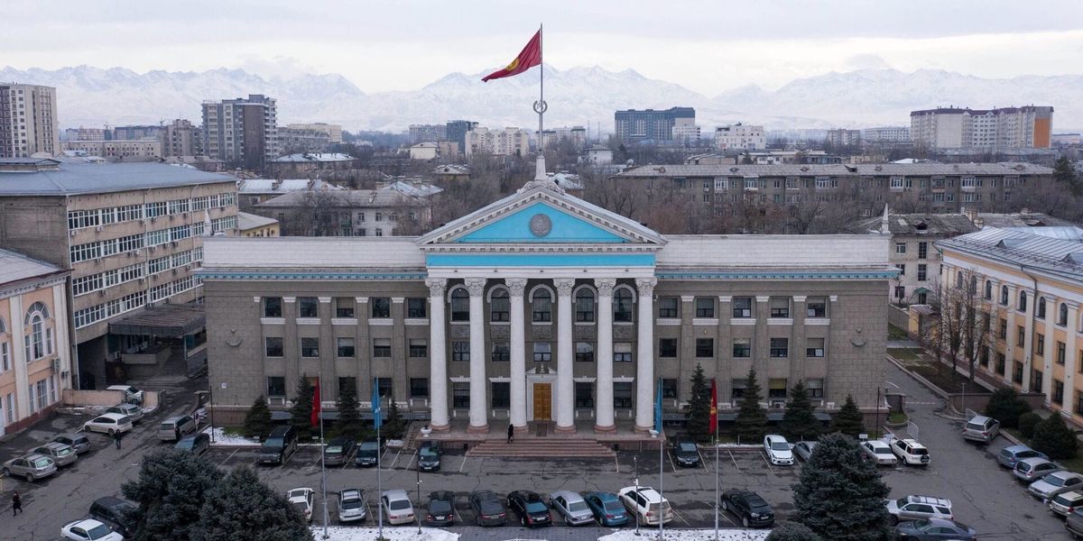 В мэрии Бишкека провели кадровую ротацию и назначили нового директора БАРУ
