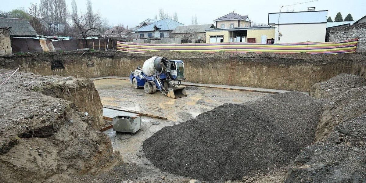 В Аксыйском районе заложили капсулу под строительство санэпидцентра за 48 млн сомов