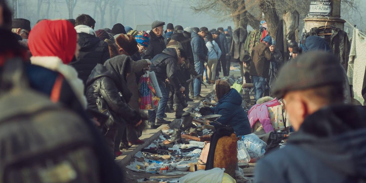 Уличных торговцев планируют переселить с блошиного рынка — мэрия Бишкека ищет площадку
