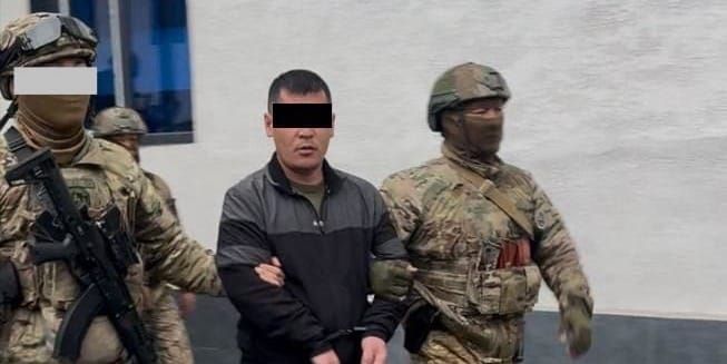 В Оше за взятку в 50 тысяч сомов задержали старшего следователя УВД