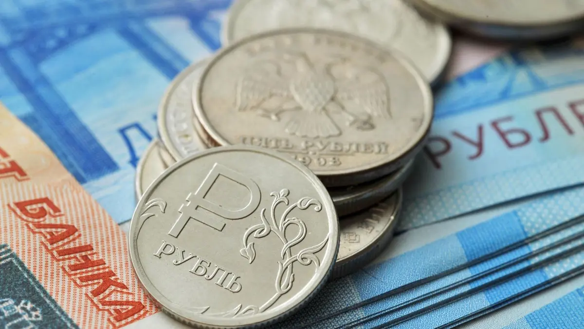 На Моссовете рубль покупают по 0.8 сома, в банках по 0.73 — курс валют на 28 ноября