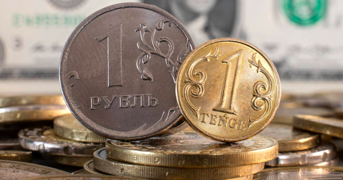 Тенге вновь дороже 17 тыйынов, рубль прибавил почти 2.5% — курс НБ КР на выходные
