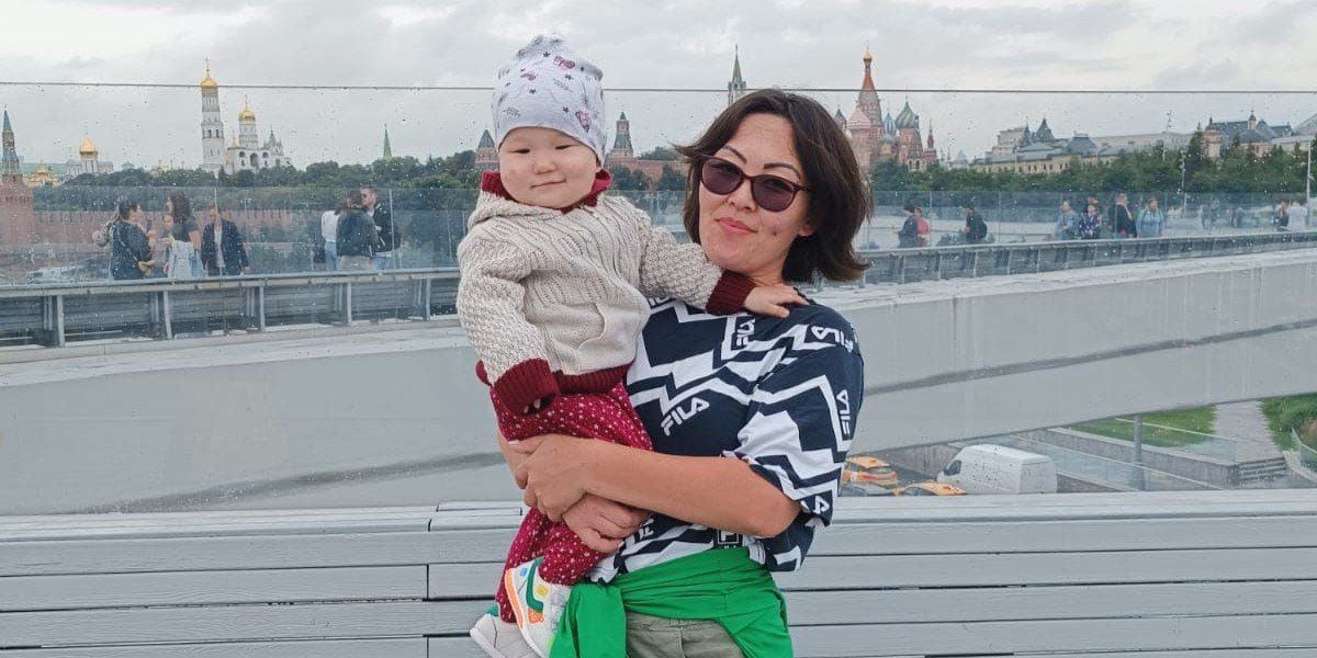 «Помню, как папа посадил меня за руль»: кыргызстанка рассказала о работе в такси в мегаполисе
